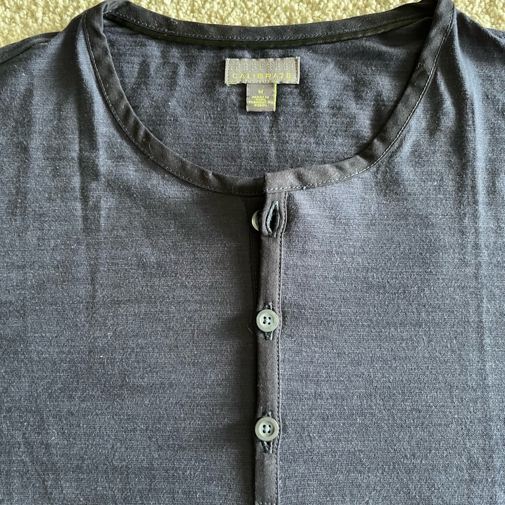Calibrate blue/navy Short Sleeve henley: size medium